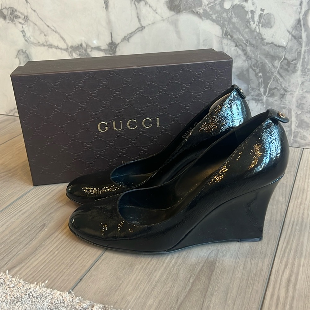Gucci Black Patent Leather Wedge Round Toe Pumps Size 40